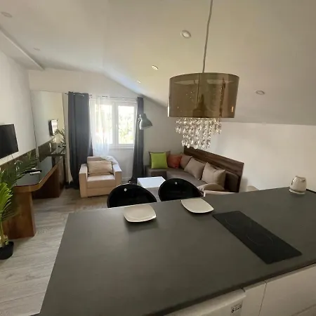 Bed & Breakfast M House
